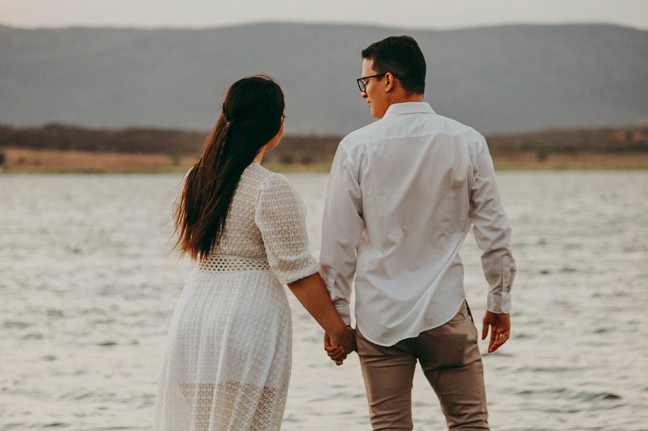 Online Relationships - Balancing Trust and Security